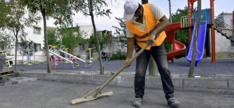 Aliağa Belediyesi Yeni Şakran’da sokakları yeniliyor