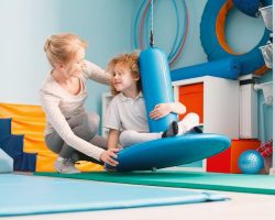 Pediatrik Rehabilitasyon Nedir? Bebekte ay ay dikkat edilmesi gerekenler nelerdir?