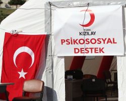 Kızılay İzmir’deki Yardımlarını Sürdüyor