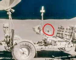 Apollo 14, uzaya 300 minyatür İncil götürdü