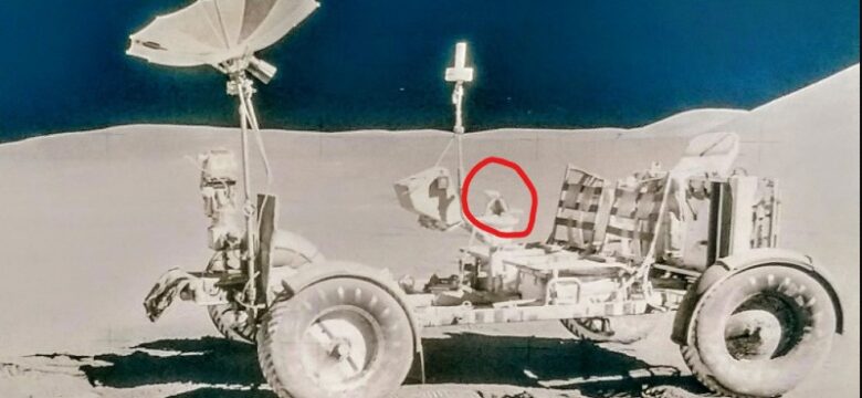 Apollo 14, uzaya 300 minyatür İncil götürdü