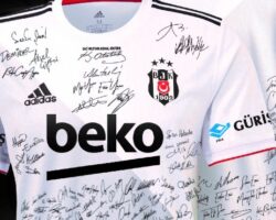 Taraftar Beşiktaş Aşkına İmza Attı: Futbolcular imzalı formalarıyla büyük derbiye çıkıyor