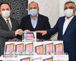 Ünye Belediyesi’nden imkanı olmayan öğrencilere tablet desteği