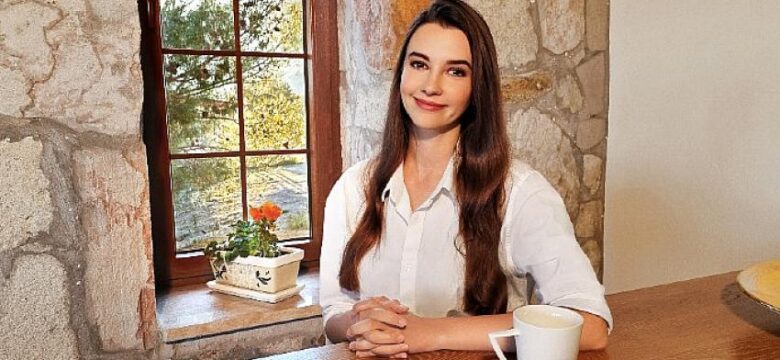 Leyla Lydia Tuğutlu, Şükrü Özyıldız ve Arda Türkmen’den Dünya Kadınlar Günü mesajı: “Saygının En Güzeli Evde”