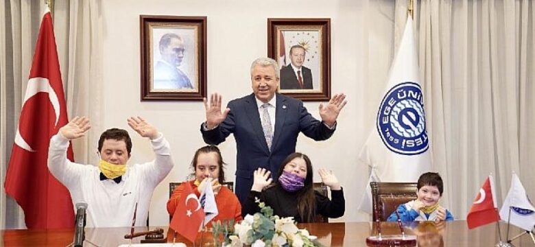 Rektör Budak, Down Sendromlu çocukları makamında ağırladı