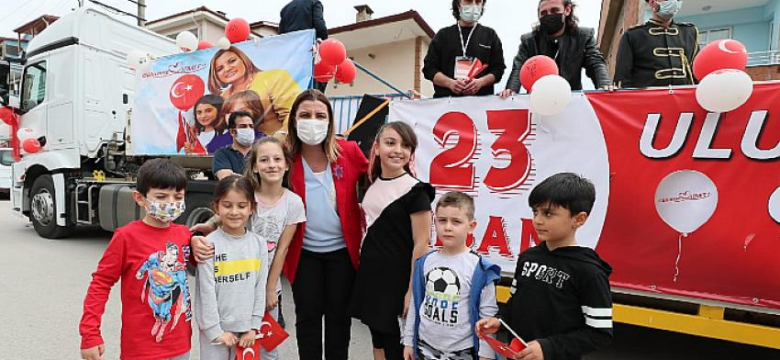 Fatma Kaplan Hürriyet 23 Nisan’ı Tır İle Dolaşarak Kutladı