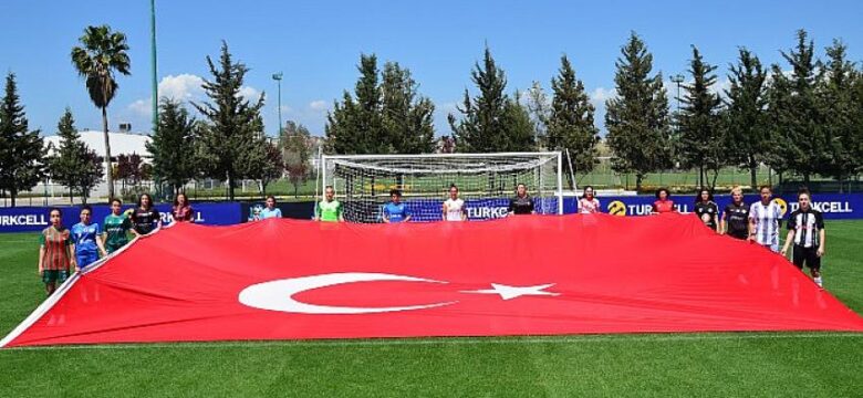 Turkcell Kadın Futbol Ligi Sağlık Çalışanları Sezonu’nda 23 Nisan coşkusu
