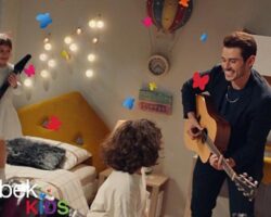 Ünlü şarkıcı Cem Belevi, Kelebek Mobilya’nın reklam yüzü oldu