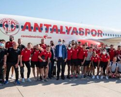 Antalyaspor, Ziraat Türkiye Kupası finali yolculuğuna Corendon Airlines’ın takım uçağıyla başladı