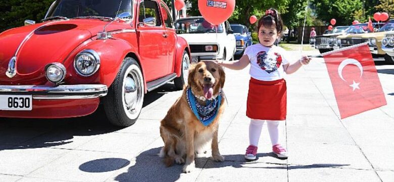 Kadıköy’de 19 Mayıs Atatürk’ü Anma, Gençlik ve Spor Bayramı etkinlikleri kapsamında onlarca kişi küreklere asıldı