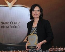 Sabri Ülker Bilim Ödülü’nün bu yılki kazananı Doç. Dr. Elif Nur Fırat Karalar oldu