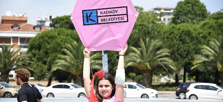 Kadıköy’de uçurtma festivali renkli görüntülere sahne oldu