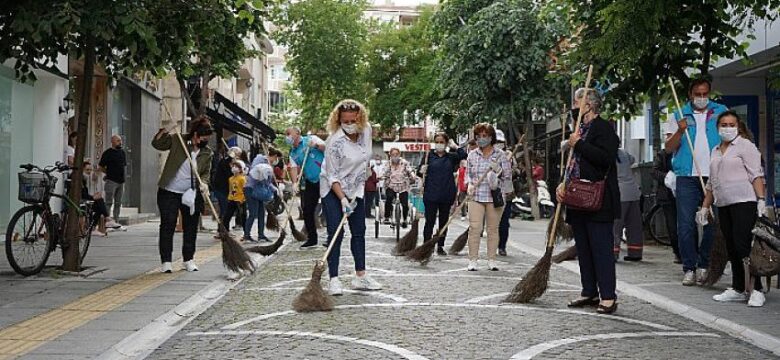 Lüleburgaz Belediye Başkanı Dr. Murat Gerenli, 5 Haziran Dünya Çevre Günü kapsamında süpürgeyi kaptı