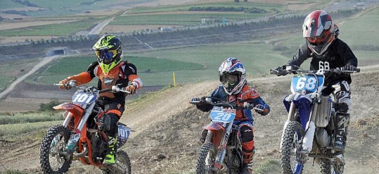Türkiye’nin motokrosçuları Çatalca’da ter döktü