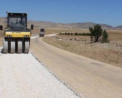 Antalya Büyükşehir Belediyesi Korkuteli’de yolları güvenli hale getiriyor