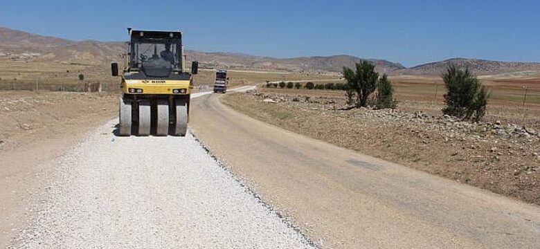 Antalya Büyükşehir Belediyesi Korkuteli’de yolları güvenli hale getiriyor