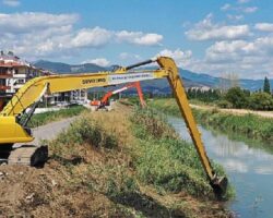 Balıkesir Büyükşehir Belediyesi, dere ıslah çalışmalarını sürdürüyor