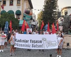 Kadınlar Azra Gülendam Haytaoğlu için Antalya’da bir araya geldi