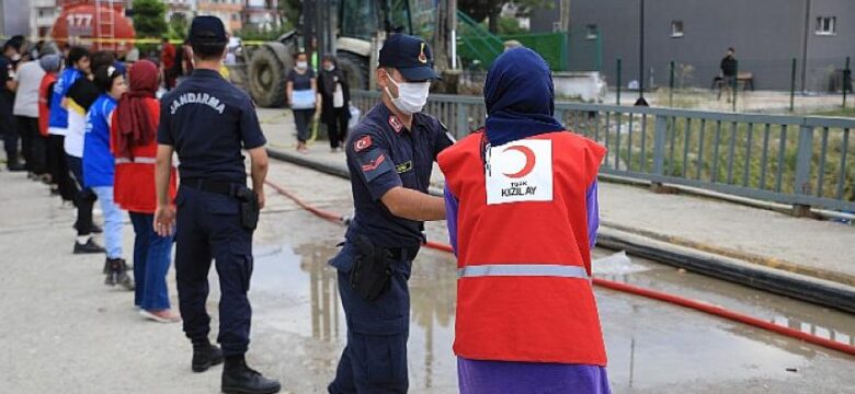 Kızılay Batı Karadeniz’de yaraları sarıyor