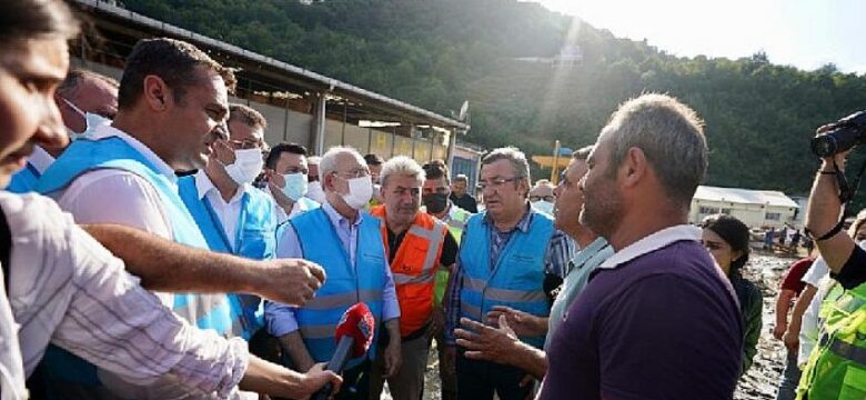 Selde ailesini kaybeden gençten Kılıçdaroğlu’na, yürek dağlayan sözler: “En azından bir mezarları olsun”