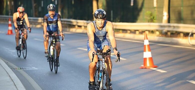 Dünyanın ilk Kıtalararası Triatlon Yarışması İstanbul Oral B Boğaziçi Triatlonu gerçekleşti