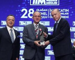 Toyota Otomotiv Sanayi Türkiye’ye ihracat şampiyonu ödülü
