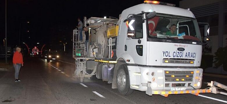 Trafik Güvenliği için Yol Çizgileri Yenileniyor