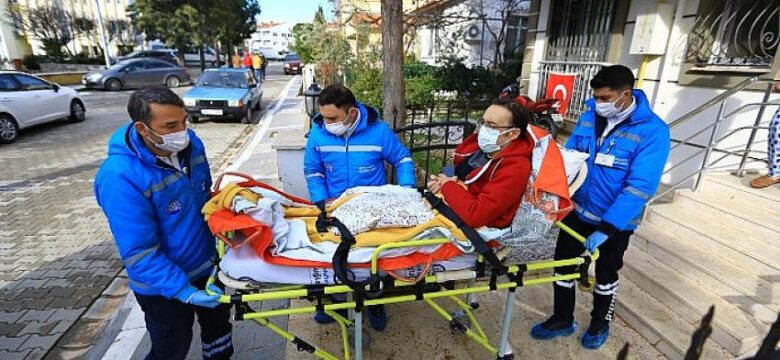 Büyükşehir, Hastaları Sağlık Kuruluşlarına Taşıyor