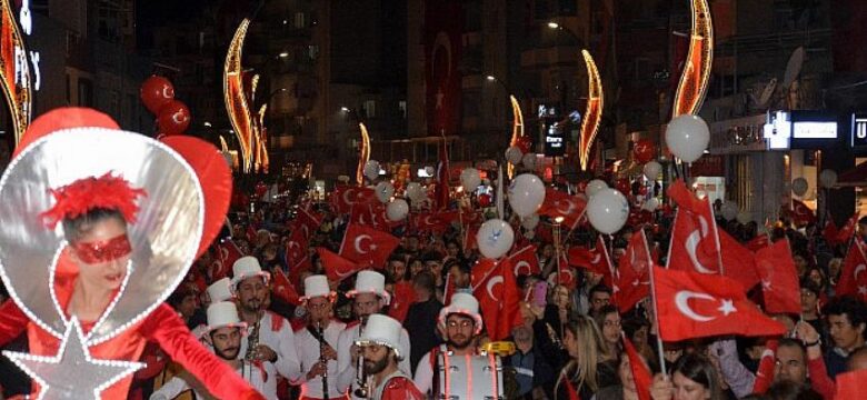 Cumhuriyet Fener Alayı ve Konser: Bin Yaşasın Cumhuriyet