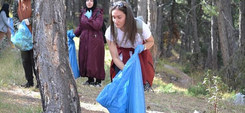 S.Ü. Fen Fakültesi Çekirgeler Tabiat ve Kültür Bilimi Topluluğundan Örnek Davranış