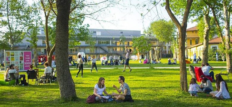İstanbul Bilgi Üniversitesi Türkiye’nin en iyi vakıf üniversitesi seçildi