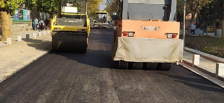 Yürüyüş Yolu Atatürk Caddesi’nde asfalt serimi