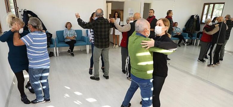 Aktif Yaşlı Merkezi’nin yaşlı bireyleri dans pistine çıktı