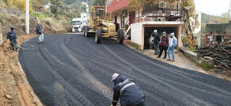 Alanya kırsalında bozulan grup yollarına müdahale