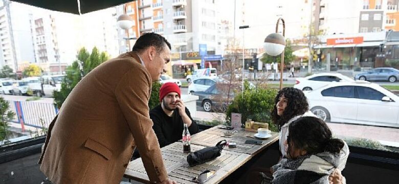 Başkan Özyiğit, Üniversite Caddesi esnafını gezdi