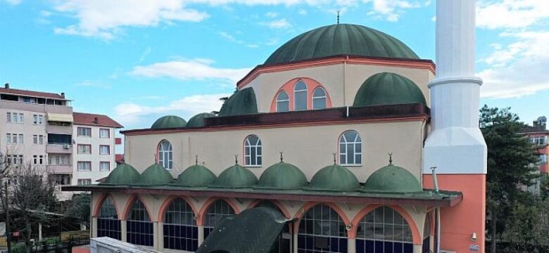 Büyükşehir, 42 Evler Camii’nin dış cephesini yeniledi