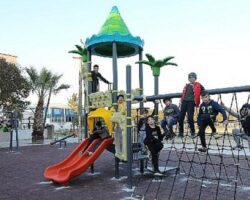 Gaziemir’in parkları yenileniyor
