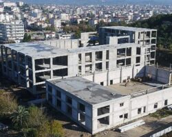 Serik Kültür Merkezi bünyesindeki düğün salonunda beton imalatı bitti