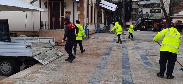 A Takımı, Fevziye Camii’ni kardan temizledi