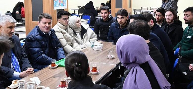 Aksaray Belediyesi’nden final haftasında öğrencilere çorba ve tatlı ikramı