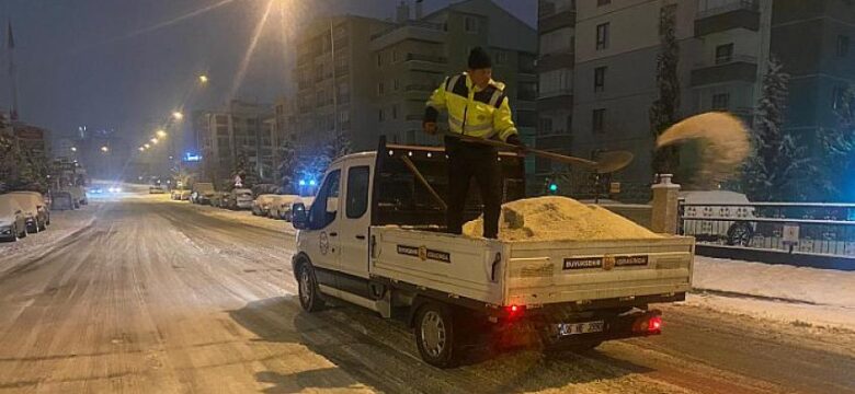 Ankara Büyükşehir Yolları Haftanın İlk Gününe Hazır Hale Getirdi