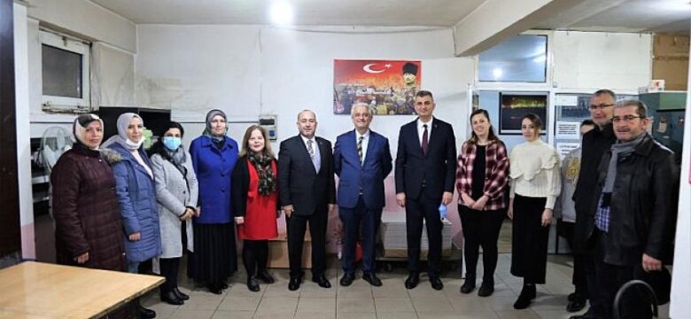 Başkan Sezer ve Başkan Seymen’den Gölcük Basınına Kutlama Ziyaretleri