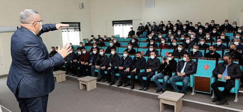 Büyükşehir, Otobüs Şoförlerine Hizmet İçi Eğitim Semineri Veriyor