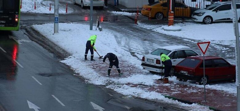 Büyükşehir’in kar mesaisi devam ediyor