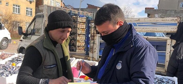 Canik Belediyesi Zabıta Müdürlüğü ekipleri halk pazarlarındaki denetimlerine devam ediyor