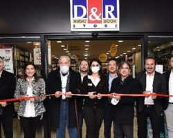 D&R Urla mağazası Prof. Dr. İlber Ortaylı ile kapılarını açtı