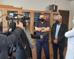 ‘İzmir Bosna Sancak Derneği’nden Yeni Pazar Devlet Hastanesi’ne Cerrahi Alet Takımı Bağışı