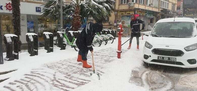 Kandıra’da kar mesaisi 7/24 esasına göre devam ediyor