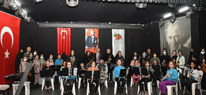 Kemer Belediyesi Gençlik Orkestrasına Büyük Alkış!