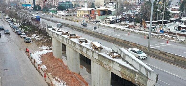 Kuruçeşme tramvay köprüsünün ayakları yükseliyor